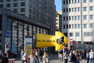 10 LP12 Mall of Berlin-Passatgummi-Hr. Donner-Promotionballon Potsdamer Platz Querformat-240415-kö.JPG